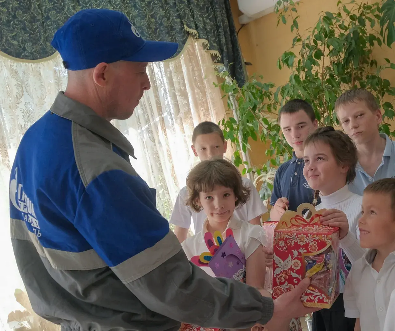 На Ставрополье газовики поздравили воспитанников детских домов с Пасхой