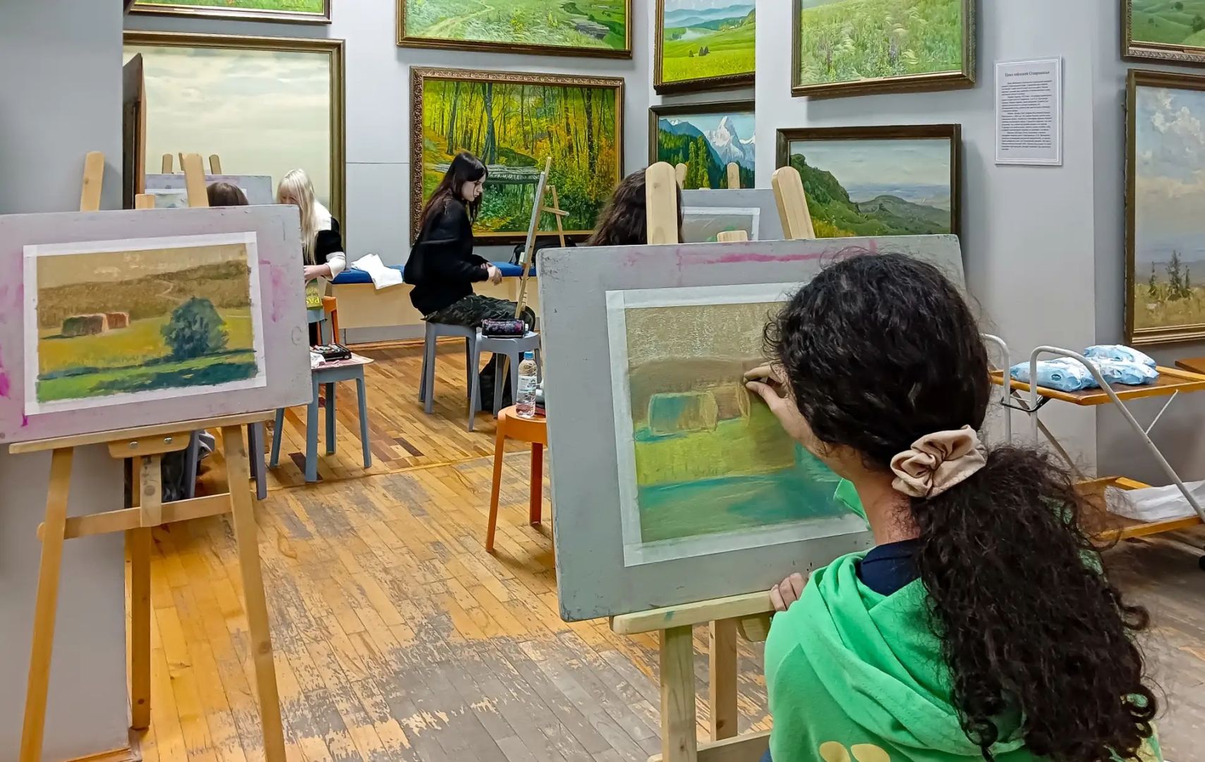 Работы юных живописцев представят на выставке в Ставрополе