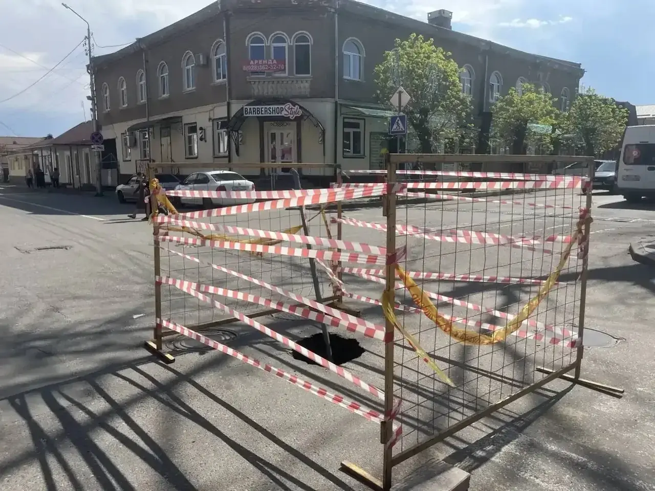 Грунт обвалился на автодороге в Ессентуках