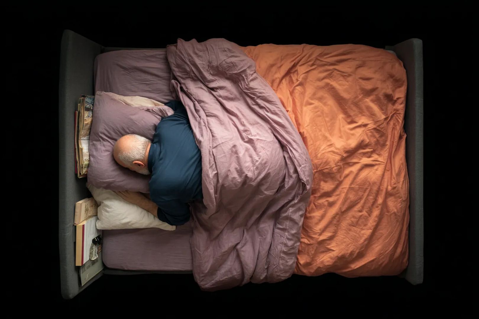 Врачи раскрыли: в какой позе нельзя спать после 40 лет