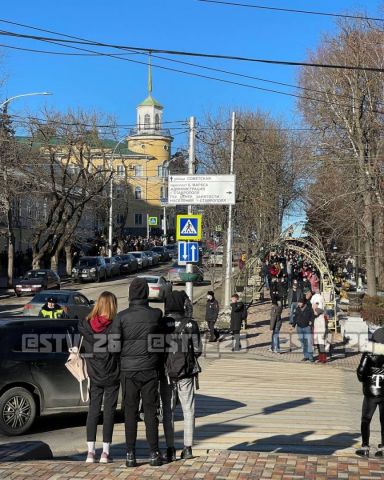 По улицам Ставрополя прошла толпа, митингующая в поддержку Алексея Навального По улицам Ставрополя прошла толпа, митингующая в поддержку Алексея Навального