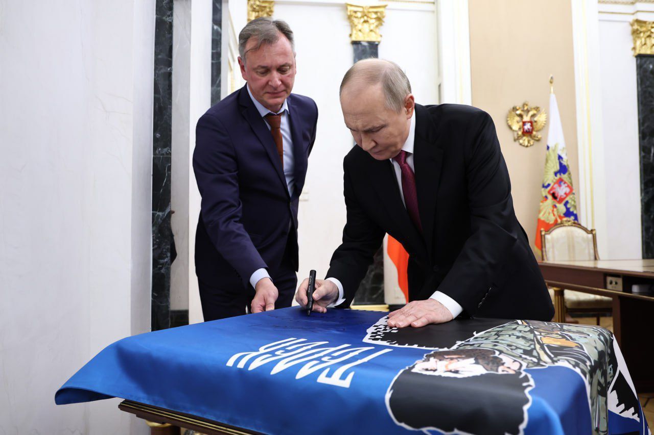 Знамя с напутствием Владимира Путина торжественно передали казачьей бригаде «Терек»