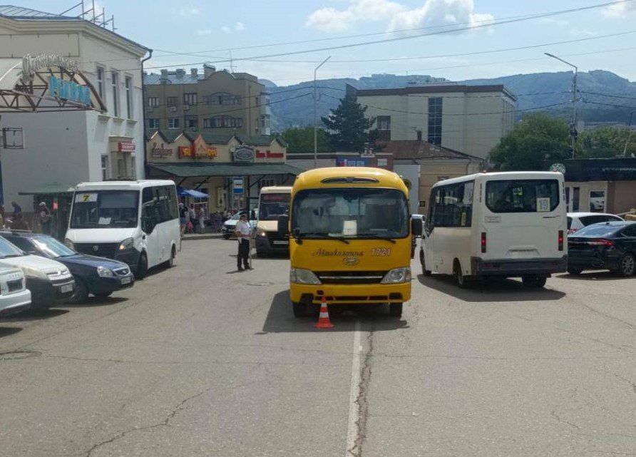 В Кисловодске пенсионерка попала под маршрутку