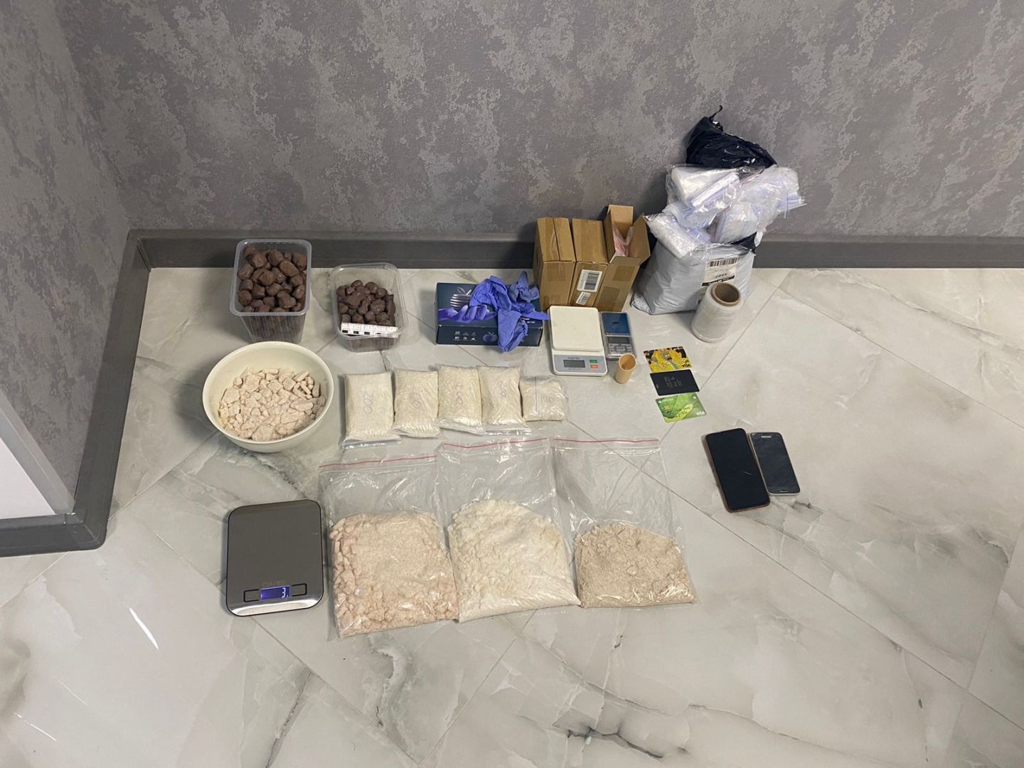 Превратила квартиру в наркошоп: у пятигорчанки изъяли 3,2 кг наркотиков