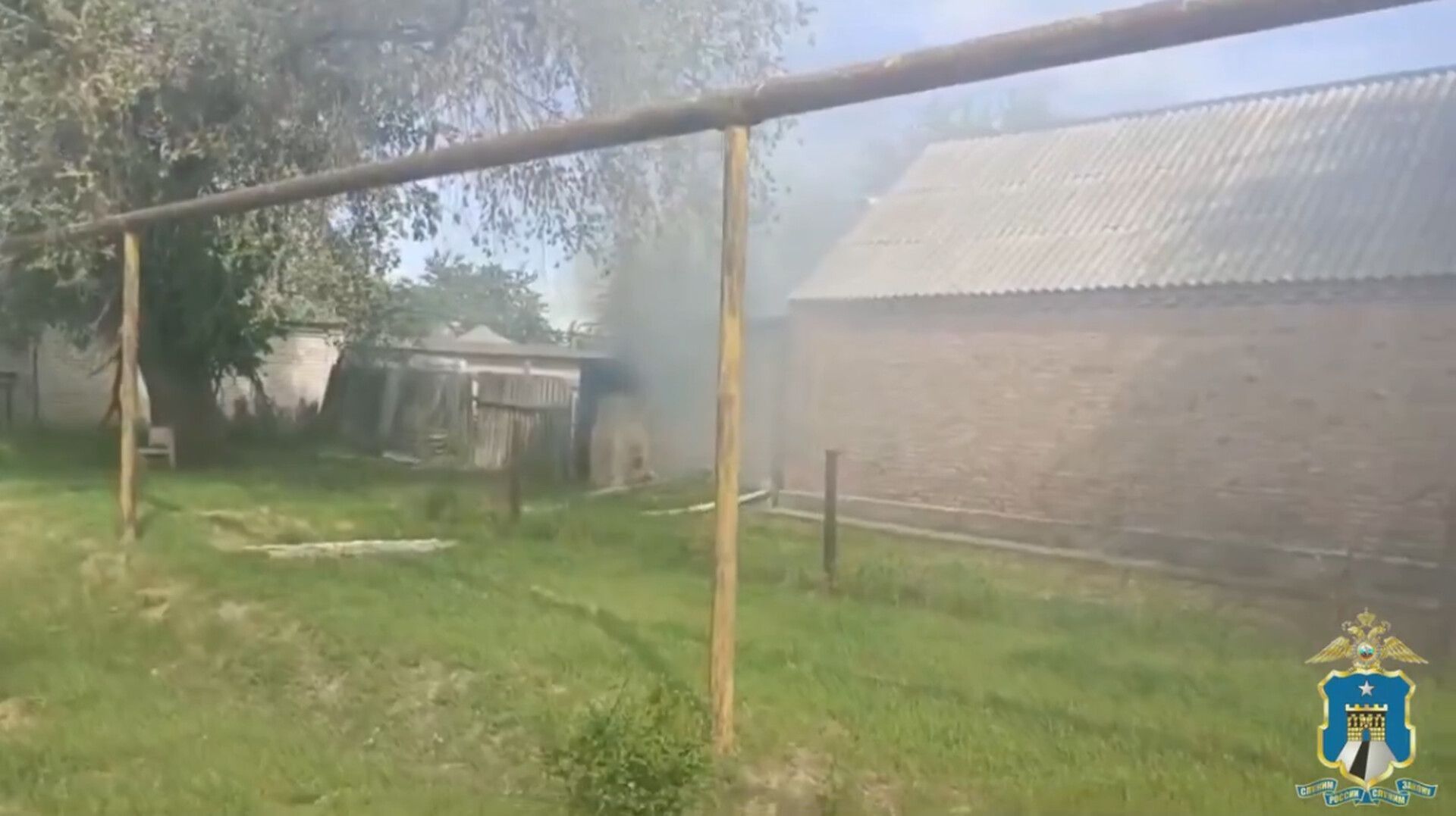 На Ставрополье полицейские спасли семью из горящего дома