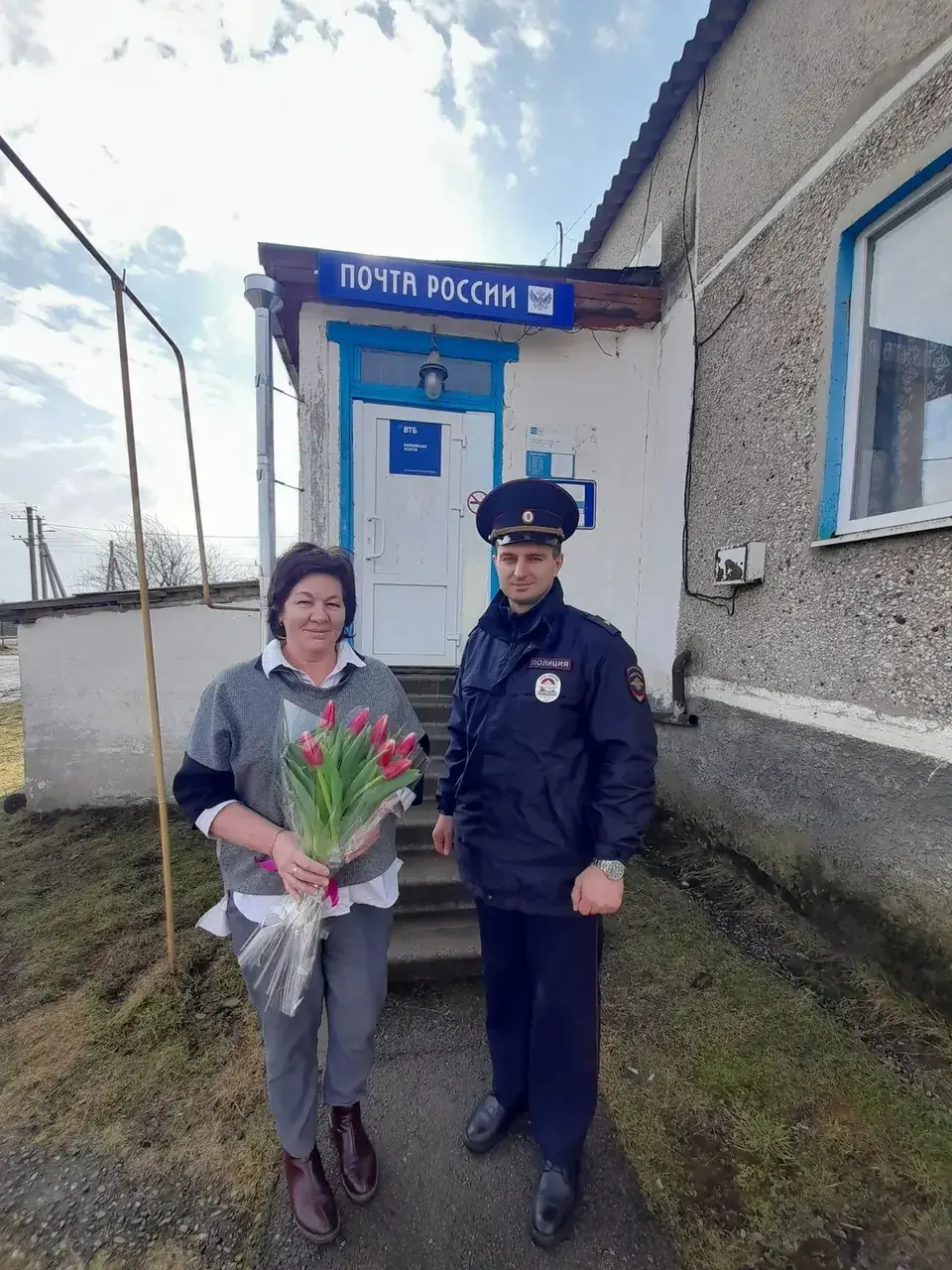 Бдительная сотрудница почтового отделения спасла пожилого ставропольца от мошенников