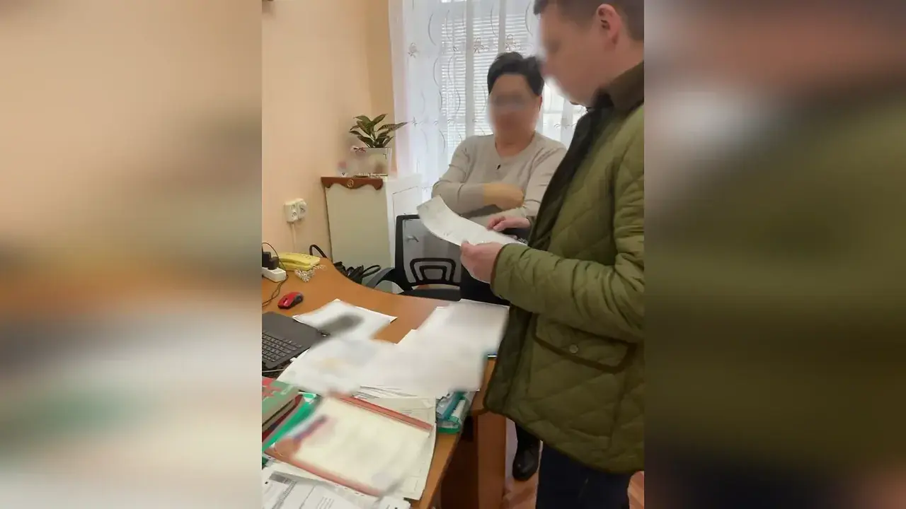 Директор школы на Ставрополье обвиняется в вымогательстве премий у сотрудников