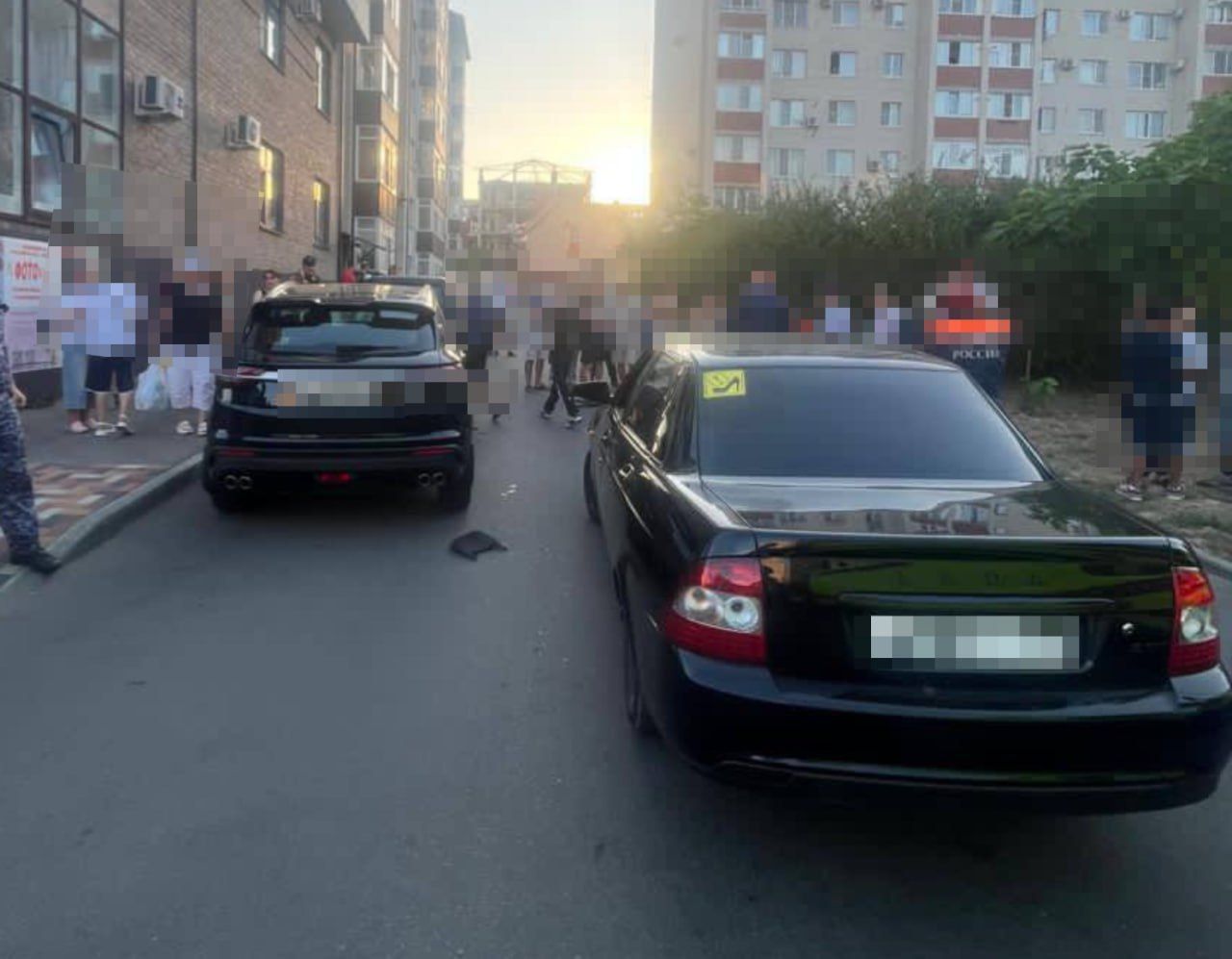 Lada Priora наехала на двух пенсионерок в Ставрополе