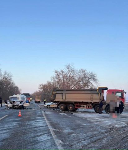 Два человека пострадали в аварии с грузовиком на Ставрополье