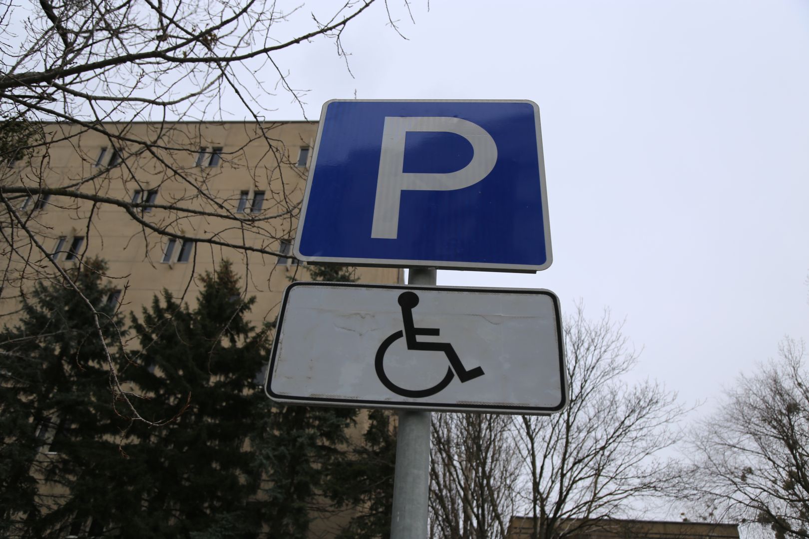 В декабре в Ставрополе провели 7 рейдов по соблюдению правил парковки на спецместах