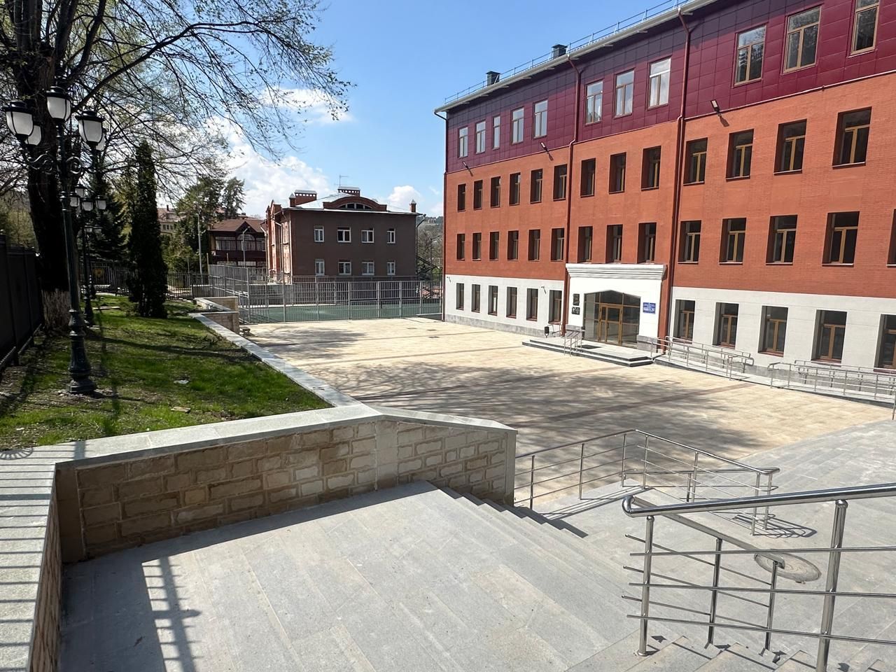 В Кисловодске после реконструкции открыли два корпуса школы №1