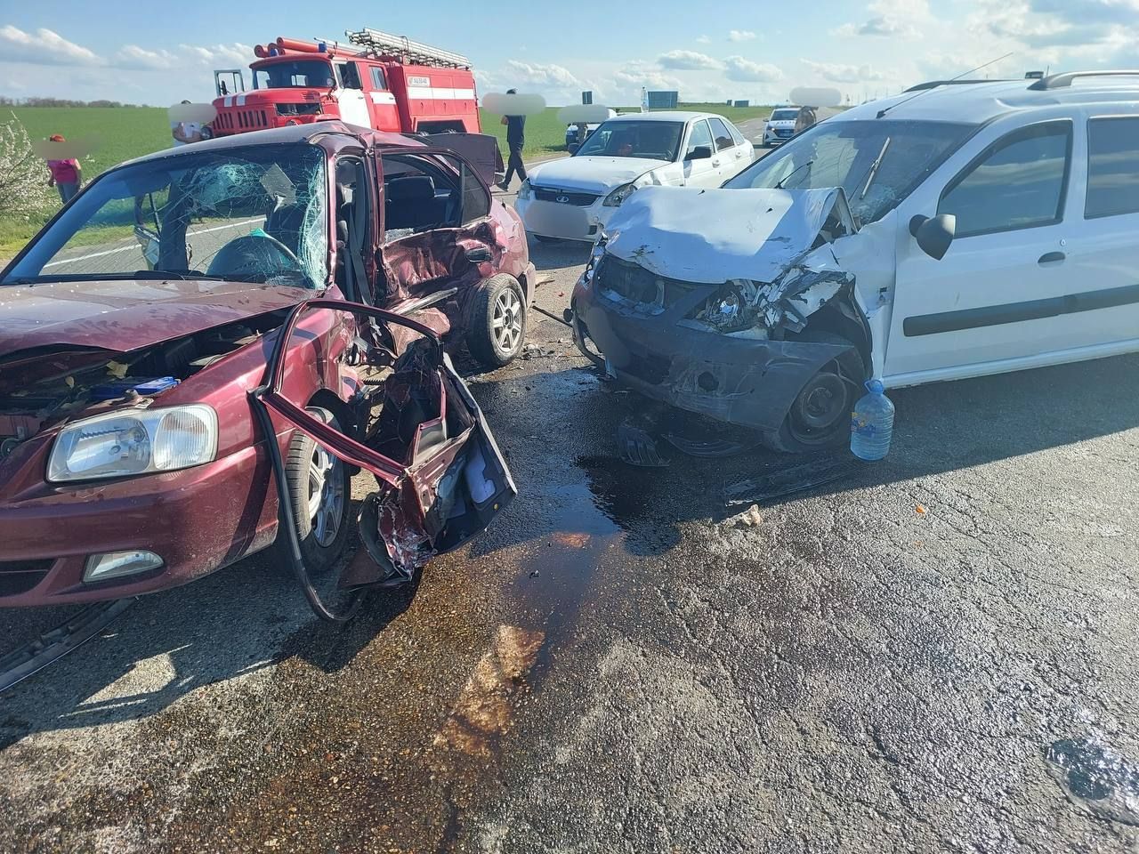На ставропольской трассе столкнулись три автомобиля, среди пострадавших — подростки