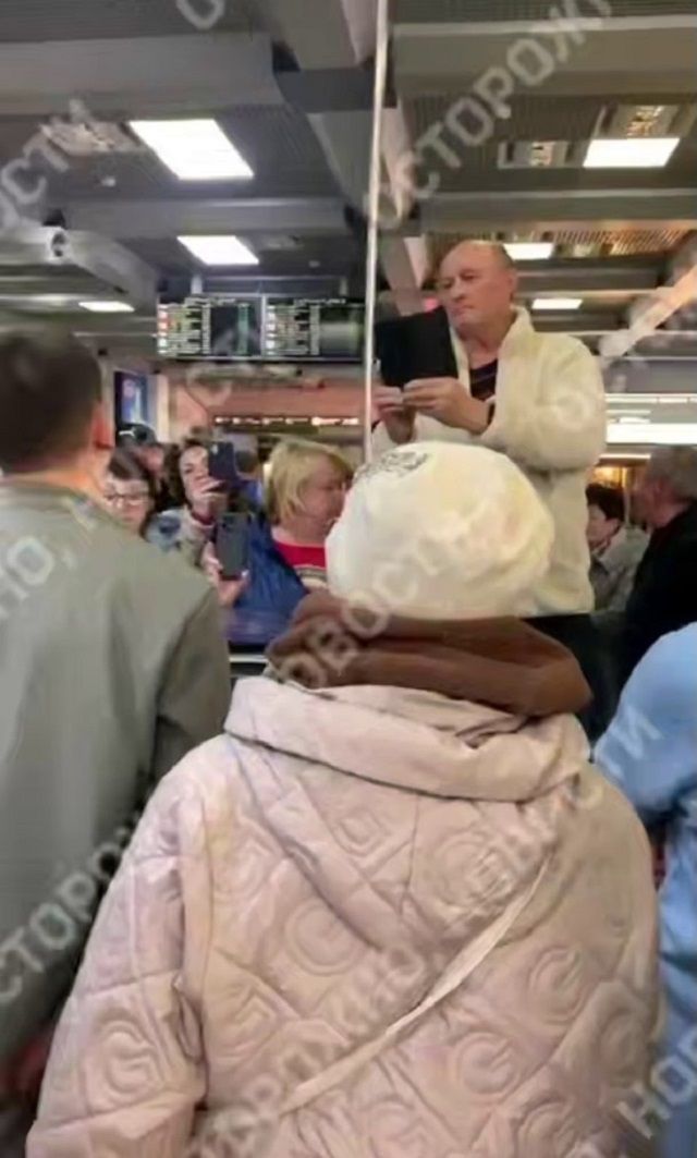 Отмена рейса в Минводах: пассажиры с детьми ночевали в аэропорту