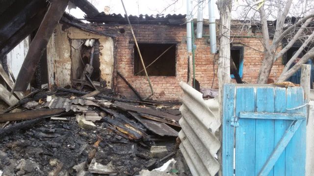 На Ставрополье из-за пожара целая семья осталась без дома На Ставрополье из-за пожара целая семья осталась без дома