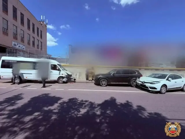 Две пассажирки маршрутки пострадали в аварии в Ставрополе
