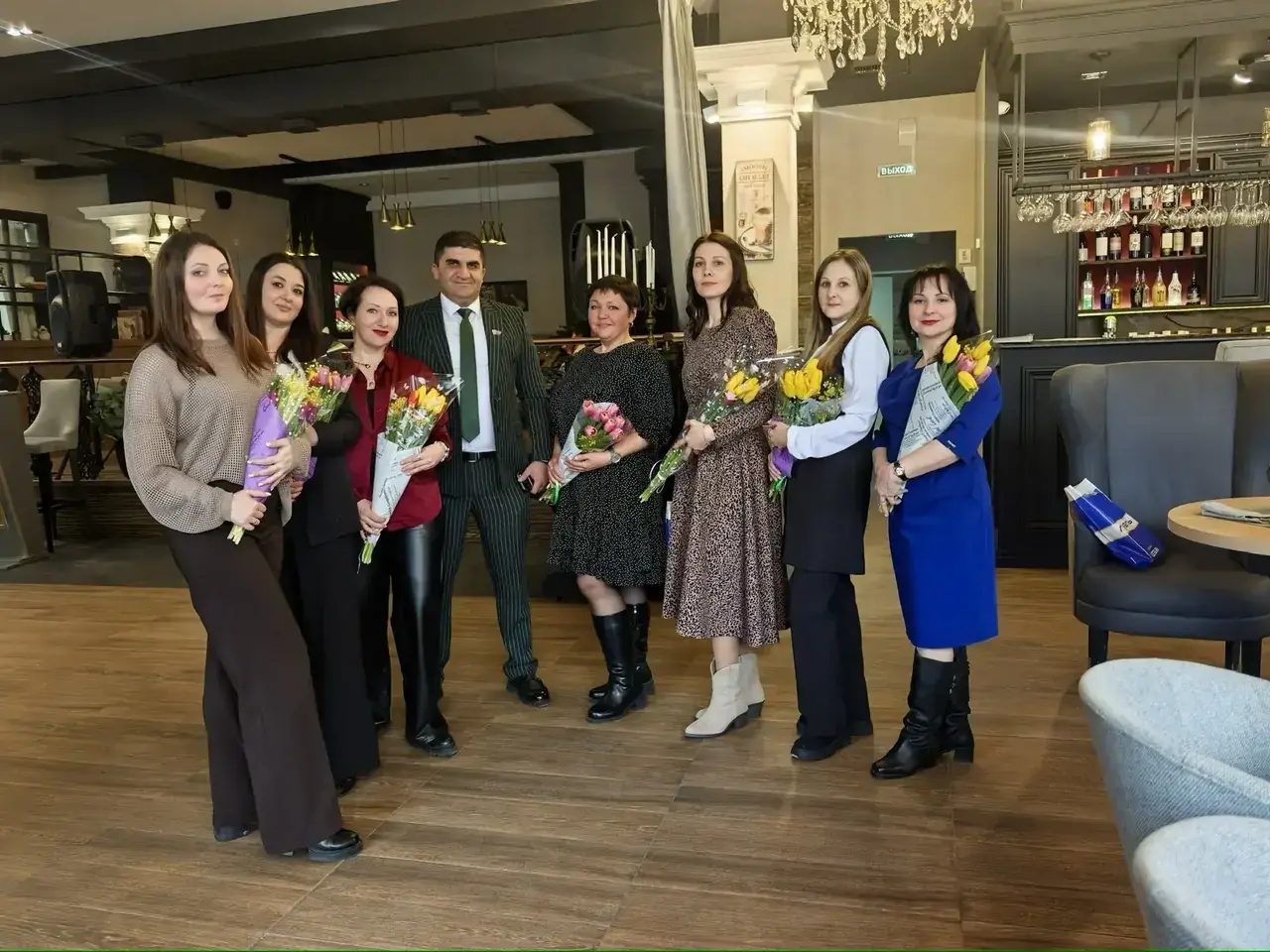 В Международный женский день чествовали врачей и супруг военных