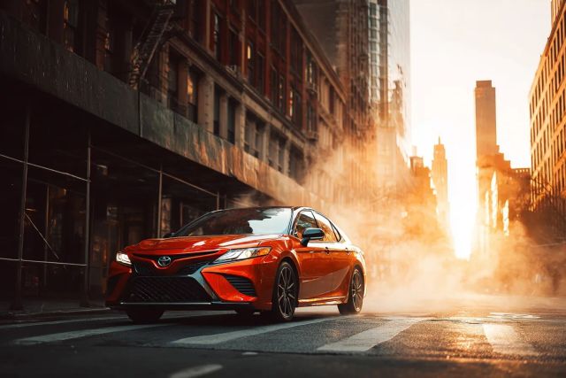 Купил Toyota Camry за 800 000, а сосед Hyundai Sonata за 650 000: через 5 лет на сервисе оба поняли, кто прогадал