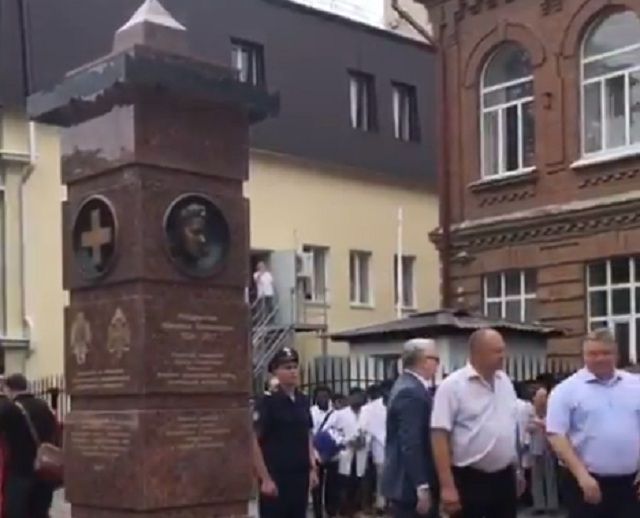 В Ставрополе появился памятник легендарным медицинским сёстрам В Ставрополе появился памятник легендарным медицинским сёстрам