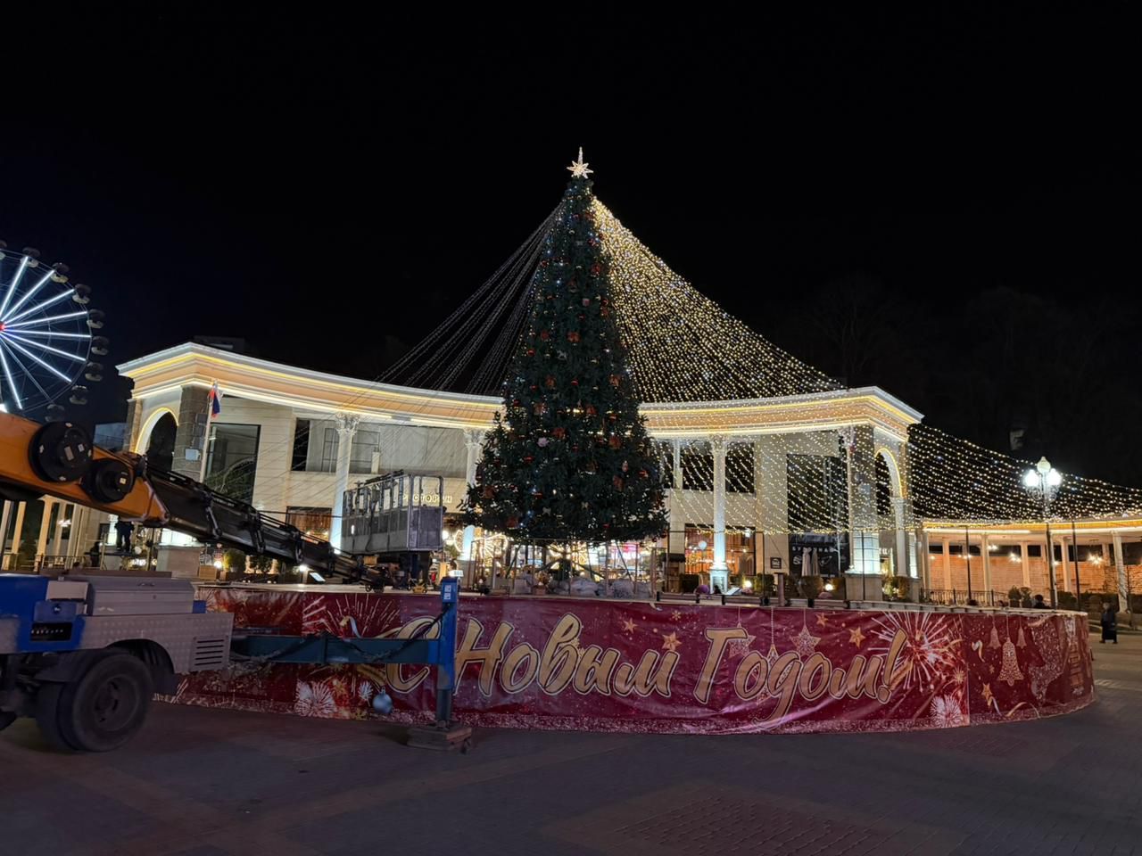 Новогоднюю елку установили в Кисловодске