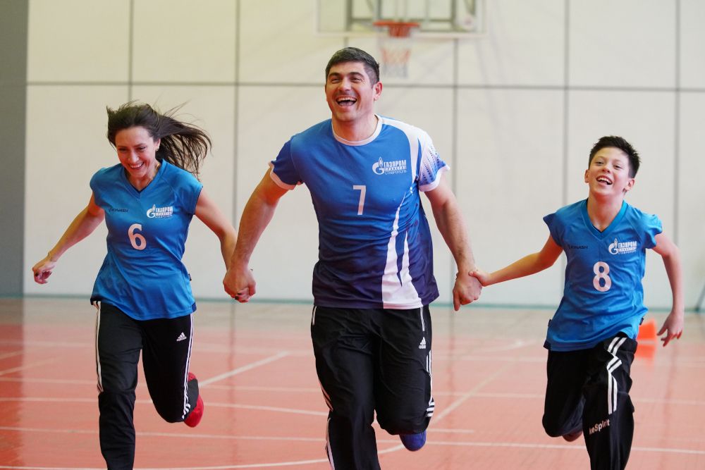 Многодетная семья из посёлка Рыздвяного выиграла спортивный турнир компании