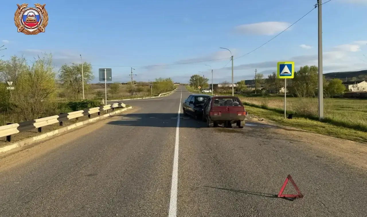 Две легковушки столкнулись лоб в лоб в Светлограде