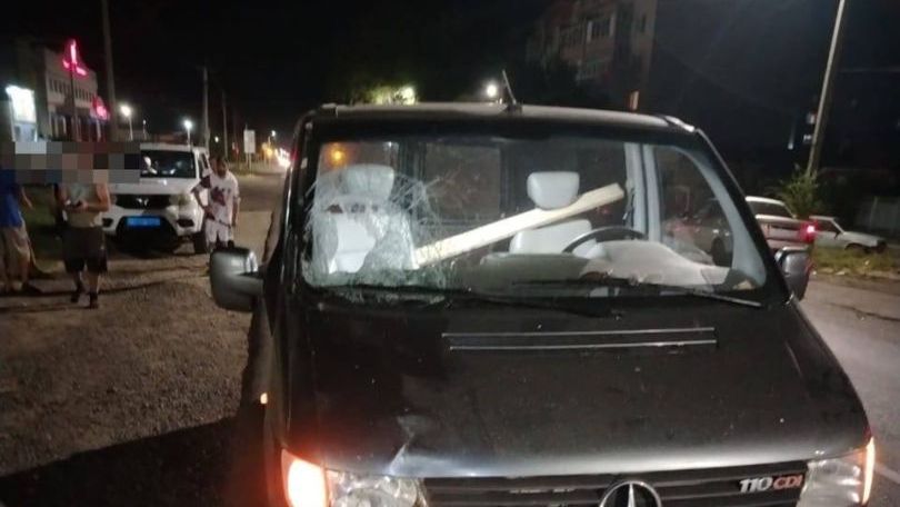 Пешеход попал в реанимацию из-за перехода дороги в неположенном месте на Ставрополье