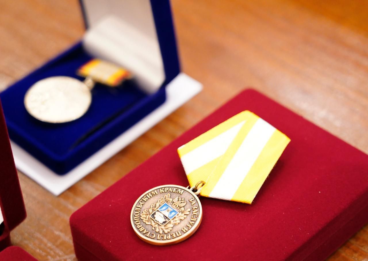40 жителей Ставрополья получили государственные и краевые награды ко Дню России