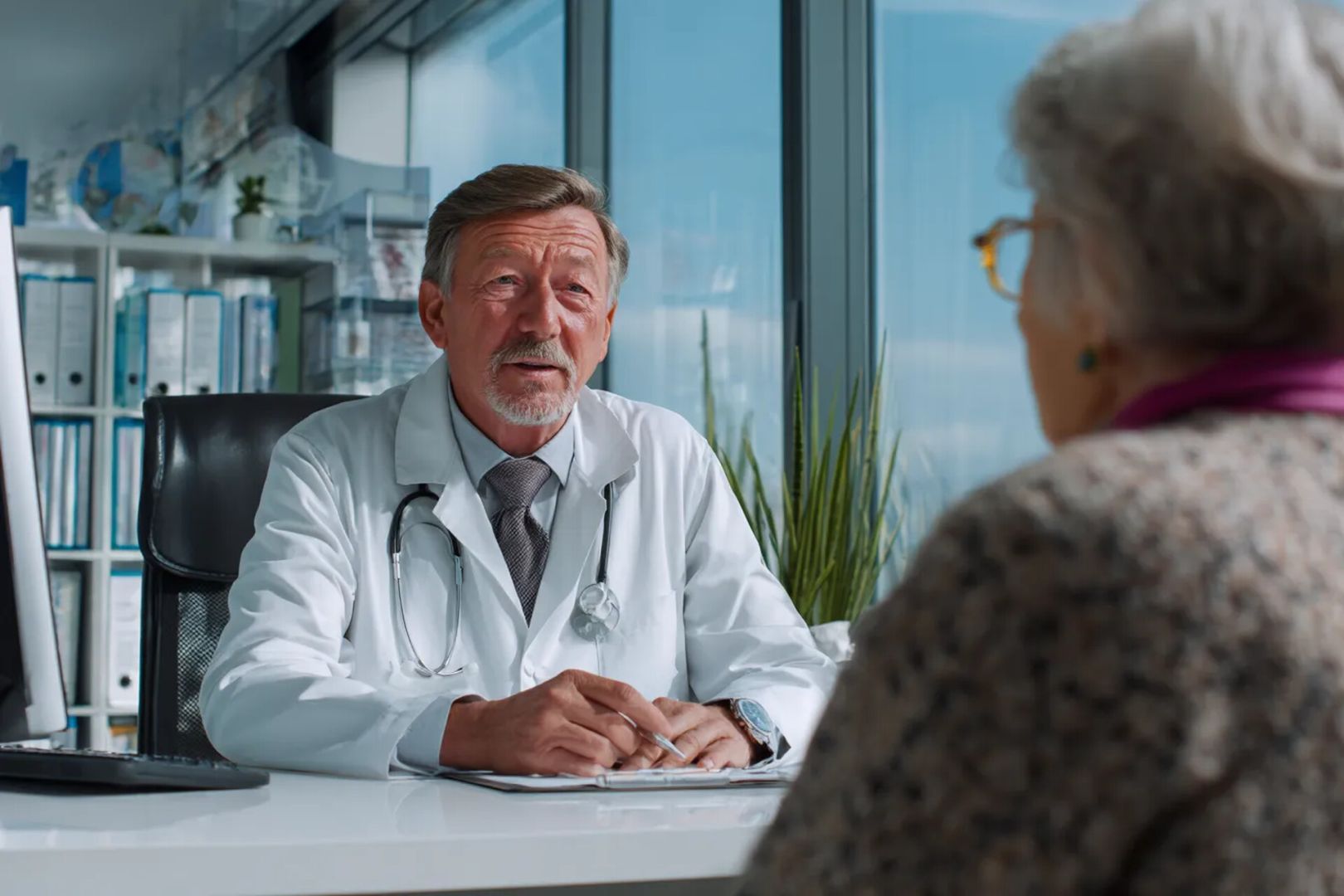 Врач с 30-летним стажем назвал 3 продукта, которые нельзя есть после 60 лет: я был в шоке от второго