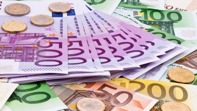 Курс доллара упал ниже 64 рублей Курс доллара упал ниже 64 рублей