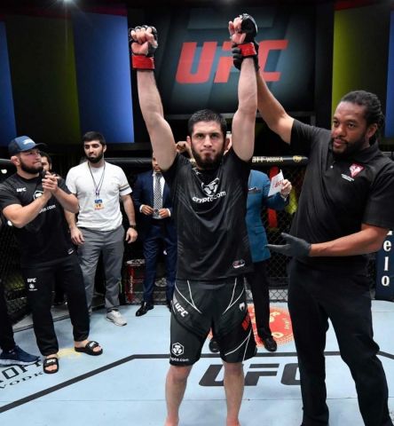 Главный бой в UFC выиграл ставропольский студент Ислам Махачев Главный бой в UFC выиграл ставропольский студент Ислам Махачев