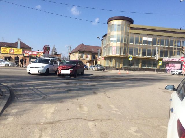 В Пятигорске на перекрёстке проспекта Калинина случилась авария, пострадал годовалый ребёнок В Пятигорске на перекрёстке проспекта Калинина случилась авария, пострадал годовалый ребёнок