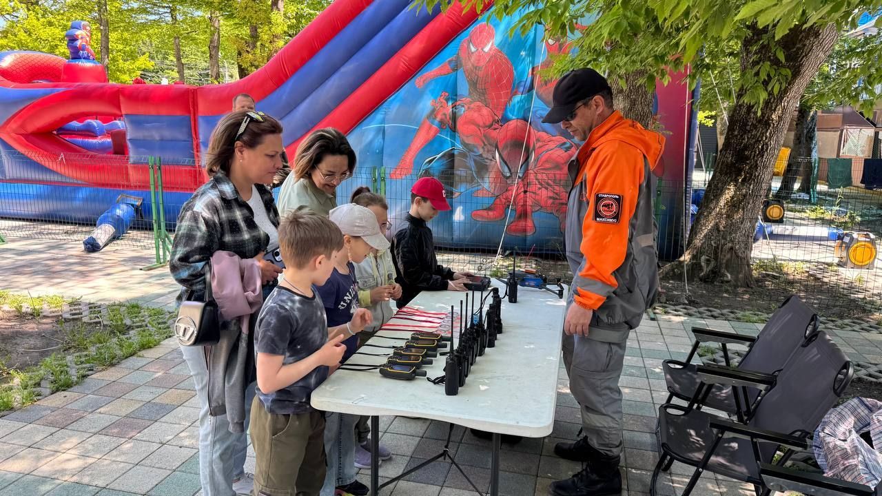 Юных жителей Ставрополя научили безопасному поведению в экстремальных ситуациях