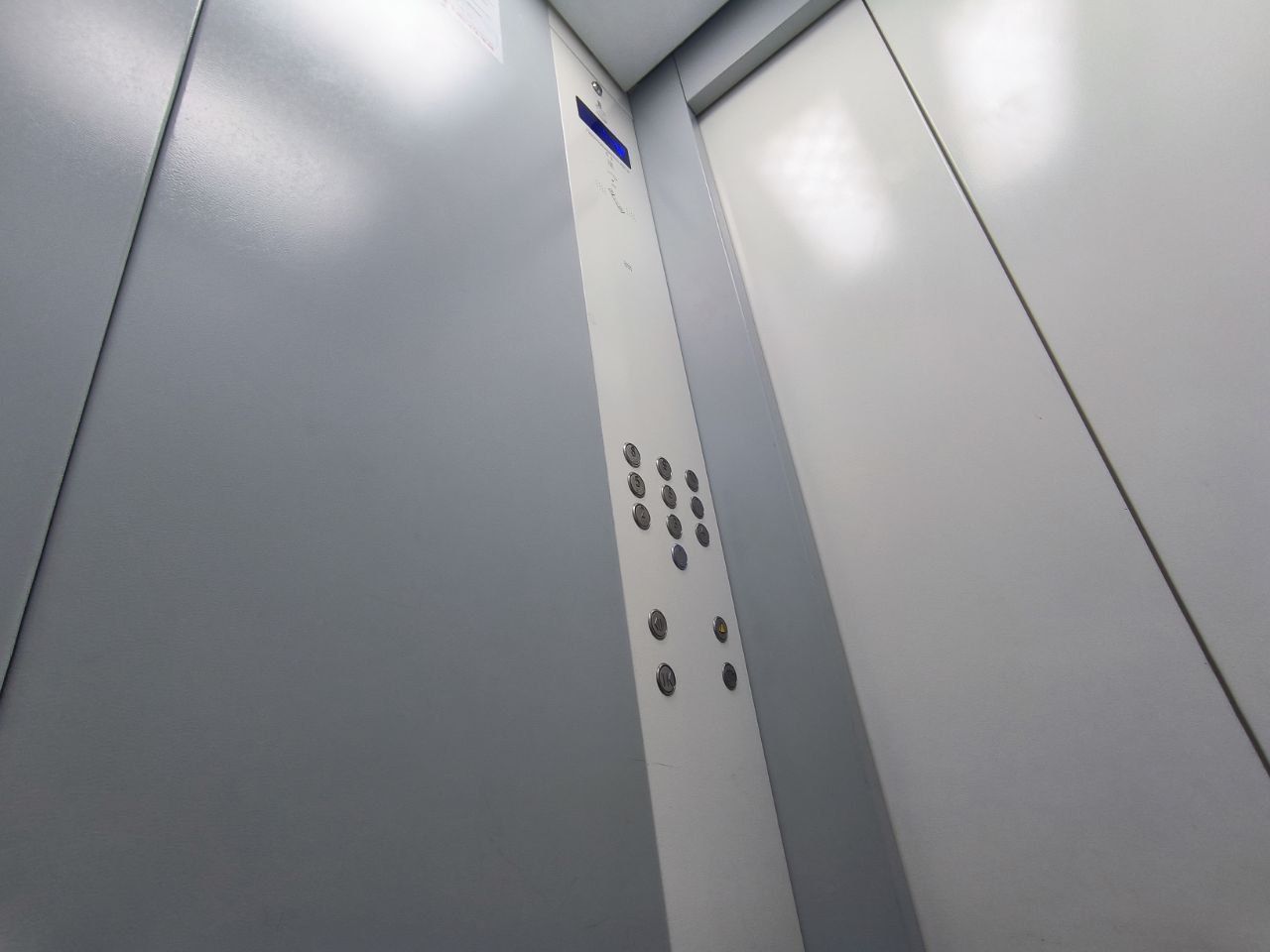 77 лифтов заменят в многоэтажках Ставрополя