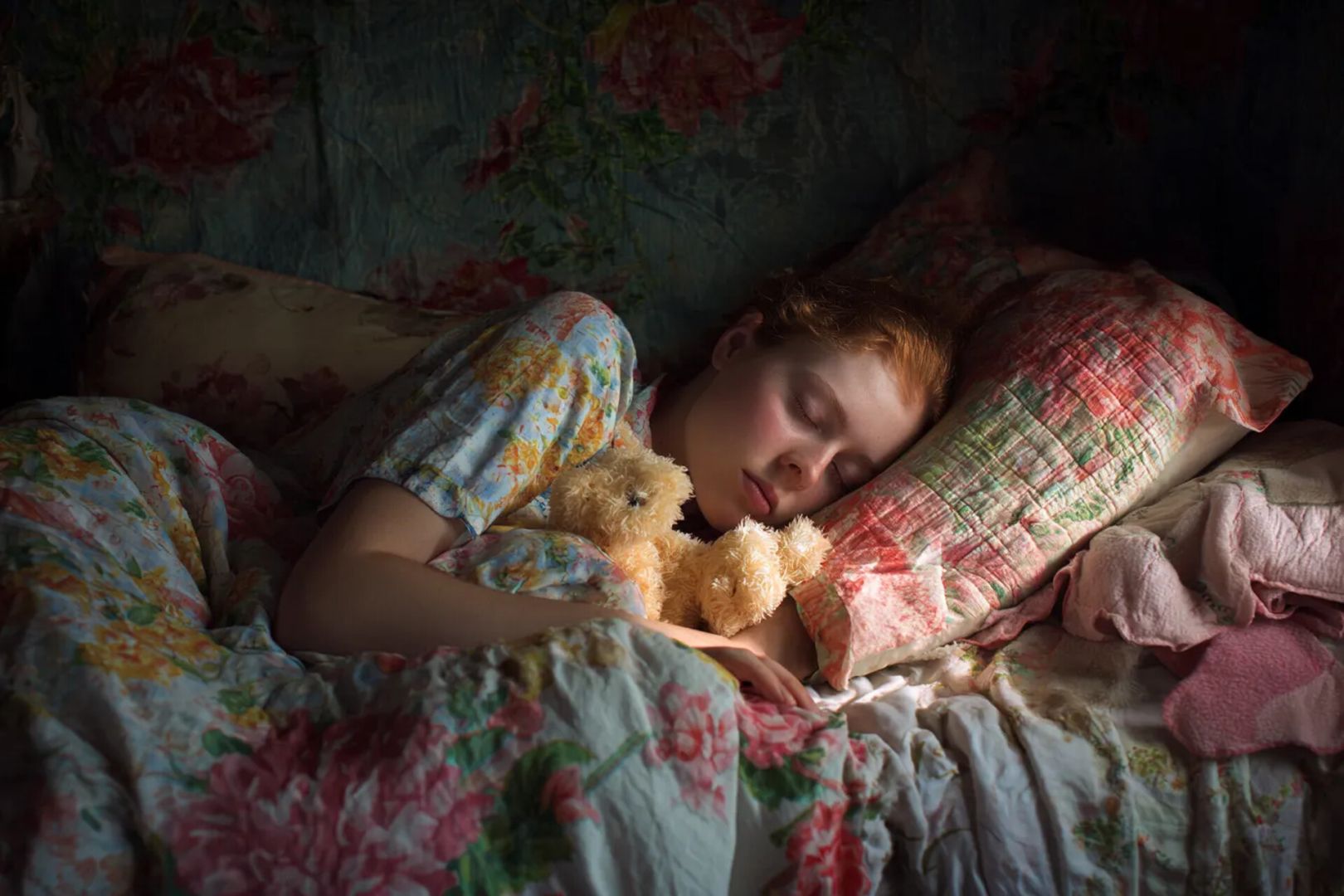 Почему в декабре  сыпется сон: 4 причины и что делать прямо сегодня