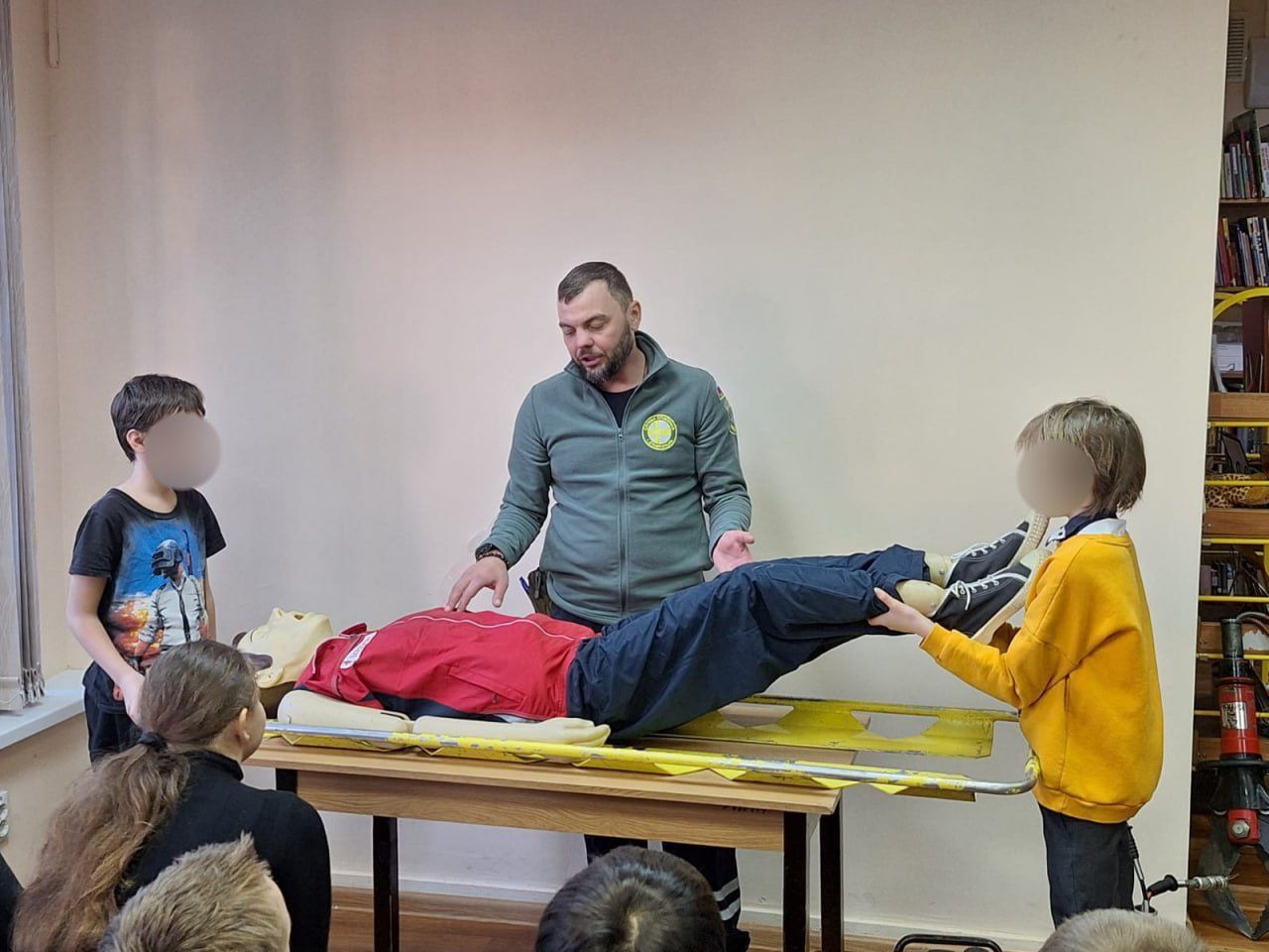 Спасатели провели уроки безопасности для тысячи юных ставропольцев