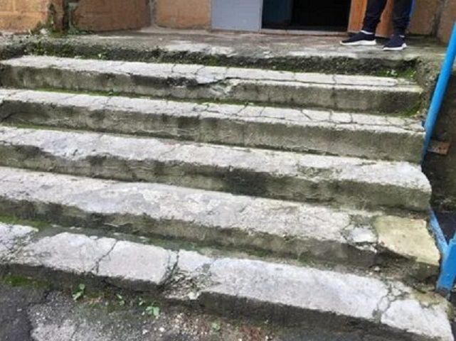 После вмешательства ГЖИ управляющая компания отремонтировала подъезд многоэтажки в Ставрополе После вмешательства ГЖИ управляющая компания отремонтировала подъезд многоэтажки в Ставрополе