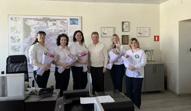В Ставрополе с 8 Марта поздравили дежурных женщин смены ЕДДС