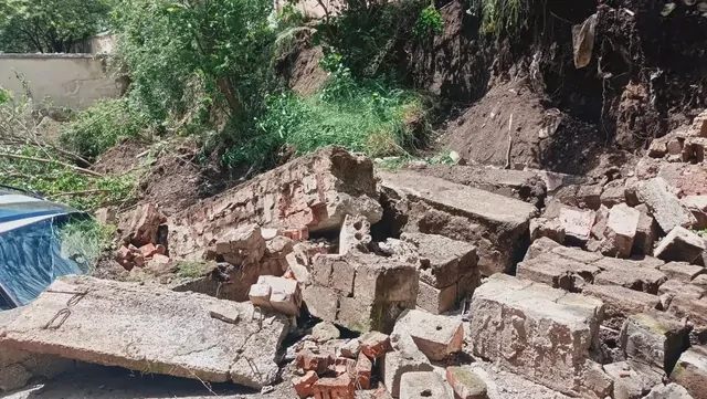 Часть подпорной стены обрушилась в Ессентуках