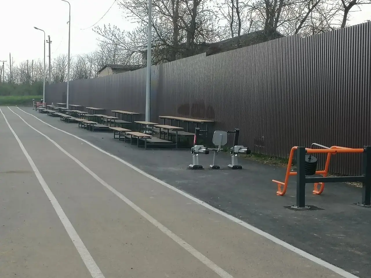 В поселке Благодарненского округа завершили благоустройство стадиона за 4,9 млн рублей