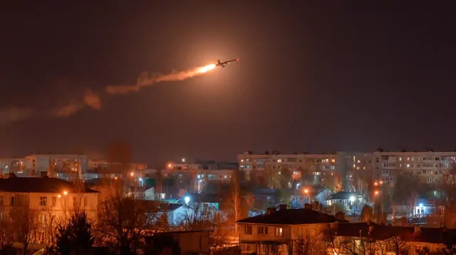 Атака БПЛА под Ставрополем: два очага пожара в промзоне Атака БПЛА под Ставрополем: два очага пожара в промзоне