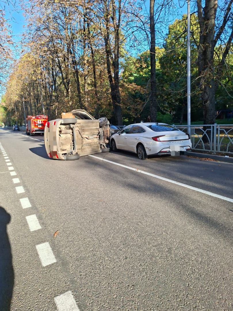 18-летняя девушка находилась за рулём перевернувшейся в Ставрополе иномарки