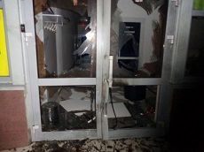 Взрывное устройство было установлено у входной двери аптеки Взрывное устройство было установлено у входной двери аптеки