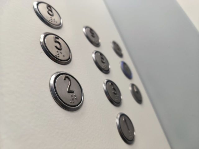 На Ставрополье будут останавливать лифты с истекшим сроком эксплуатации