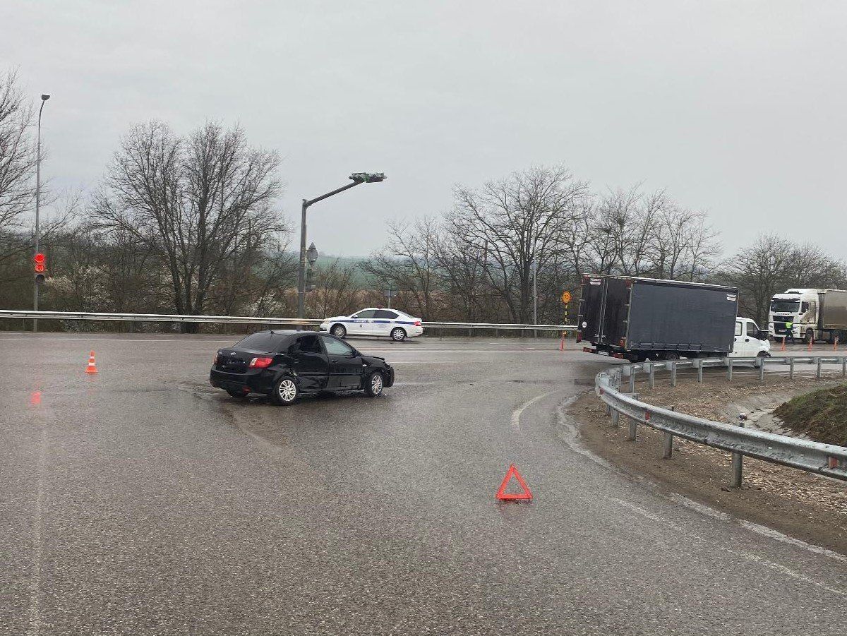 Газелист учинил аварию на ставропольской трассе