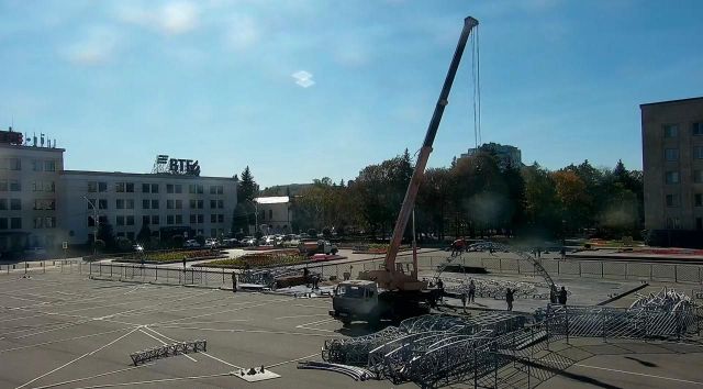 В Ставрополе на площади Ленина возводится ледовый каток В Ставрополе на площади Ленина возводится ледовый каток
