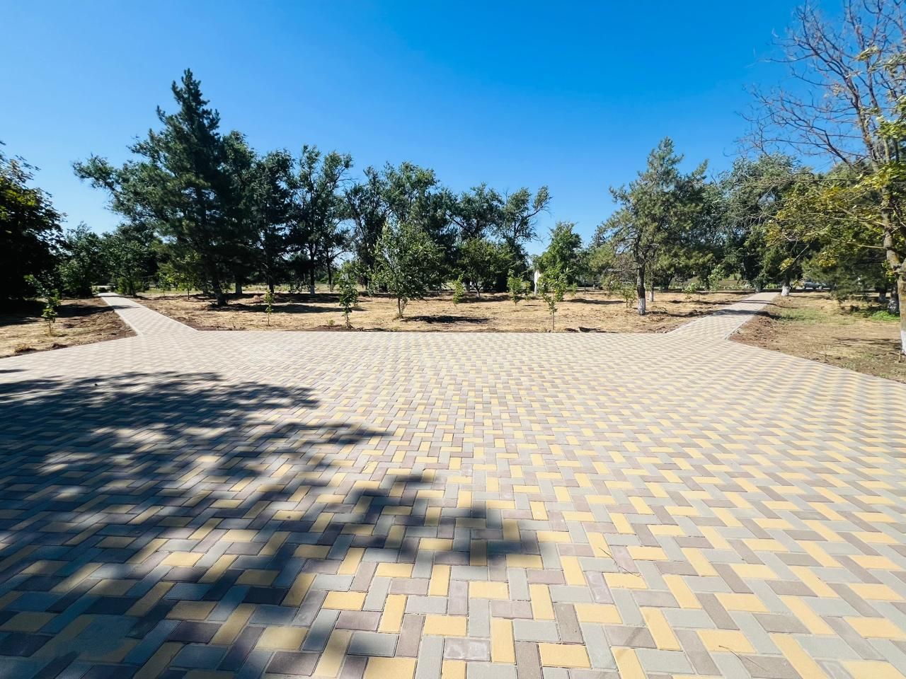 В Ипатовском округе обустроили дорожки в сельском парке