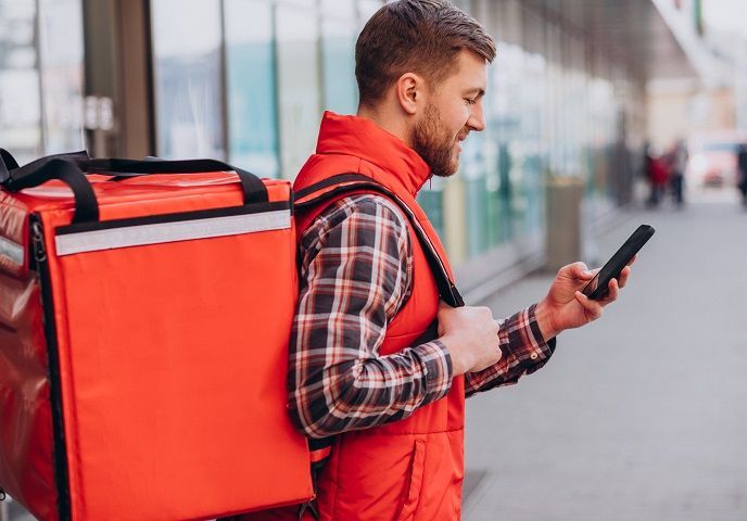 Курьеры, грузчики и шеф-повара стали самыми высокооплачиваемыми профессиями Ставрополя этим летом