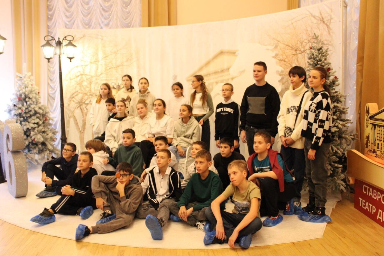 Ставропольский драмтеатр провел экскурсию для людей с ОВЗ в рамках Декады инвалидов