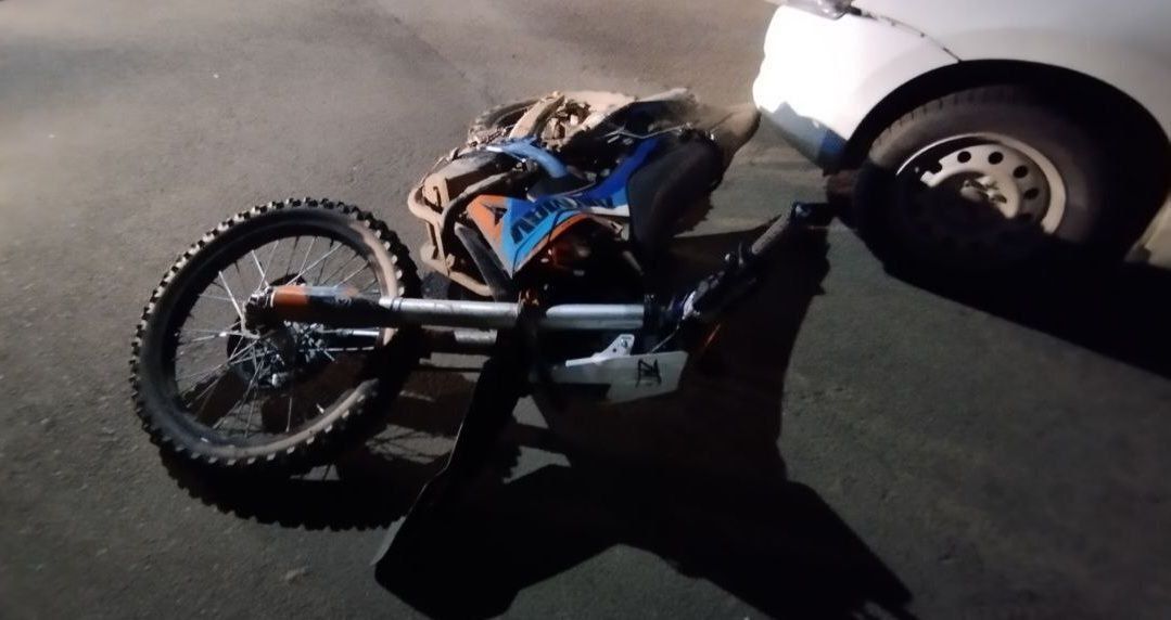 17-летний питбайкер попал в больницу после столкновения с «Грантой» в Невинномысске