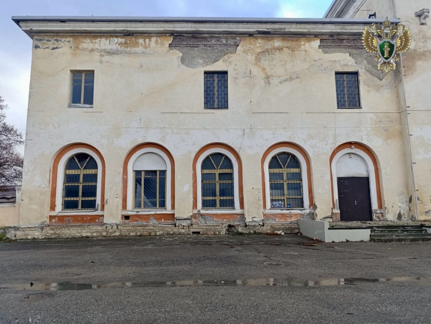 Собственника исторического ипподрома в Пятигорске заставили восстановить фасад здания